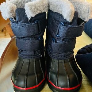 NWOT GAP Kids Thinsulate winter boots size 7T/8T